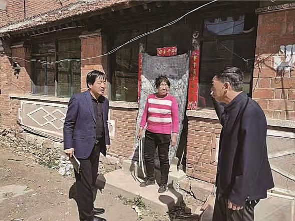 村党支部书记眼中的新杖子镇党委书记邢中山干什么都冲在最前面