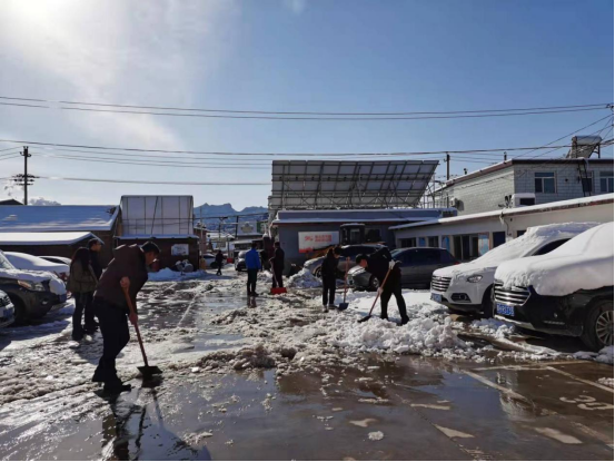 承德高新区上板城镇开展扫雪除冰大行动