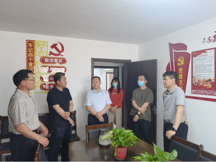 庄爱新局长对军休服务网络建设和示范创建工作进行检查指导