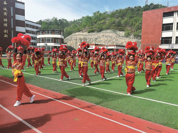 >走进承德>图说承德>近年来,我市各中小学大力传承民族传统文化,积极