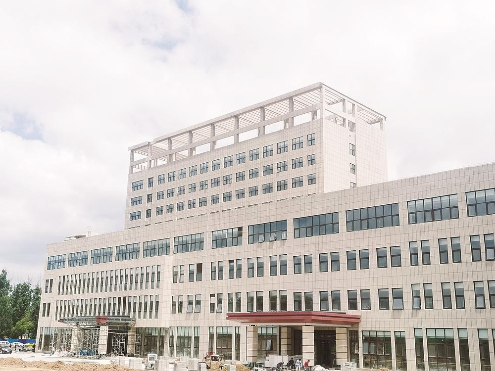 走进市重点项目隆化县医院异地新建急救和公共卫生建设项目建设