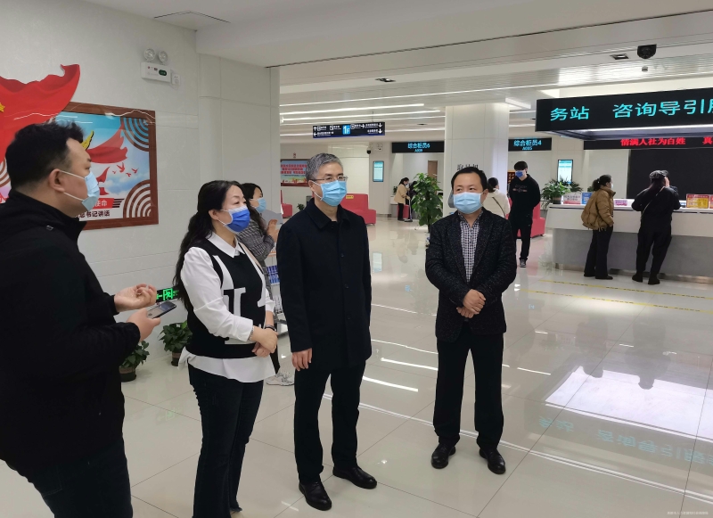 承德市人社局党组书记局长王泽辉到窗口单位及人力资源经济学校检查