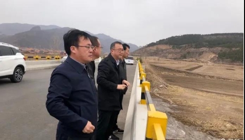 4月1日,市生态环境局局长孙雷带队赴郭家屯和兴隆庄断面上游对滦河,小